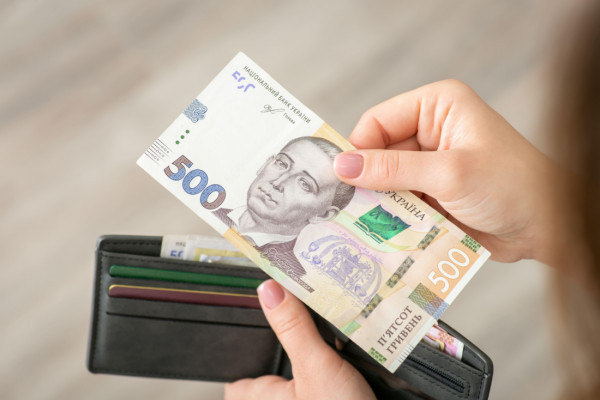 Шахраї можуть маскуватися під волонтерів: як перевірити збори та не втратити кошти0