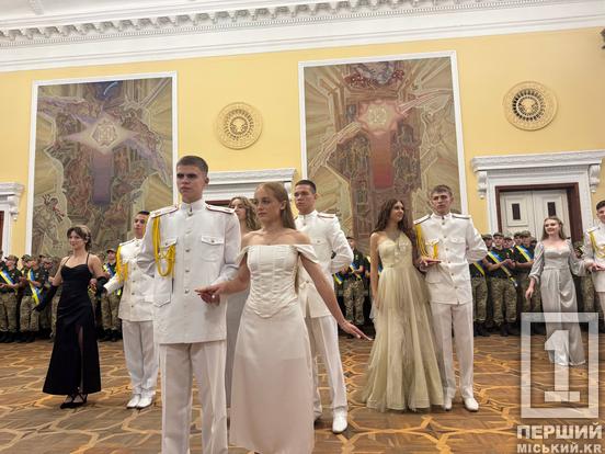 Шлях від невпевнених підлітків до майбутніх офіцерів: у Кривому Розі відбувся випускний у військовому ліцеї