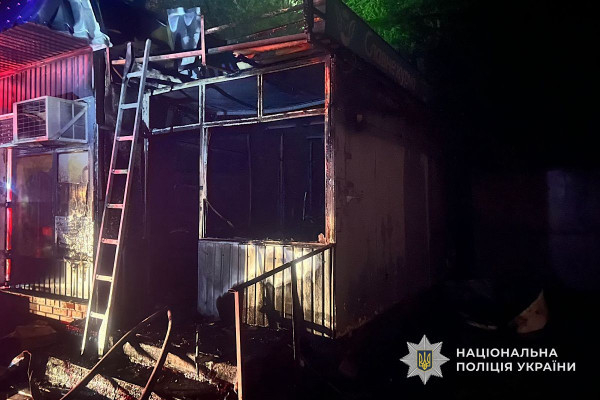 Спалив кіоск через помсту:  на Дніпропетровщині поліцейські затримали підозрюваного0