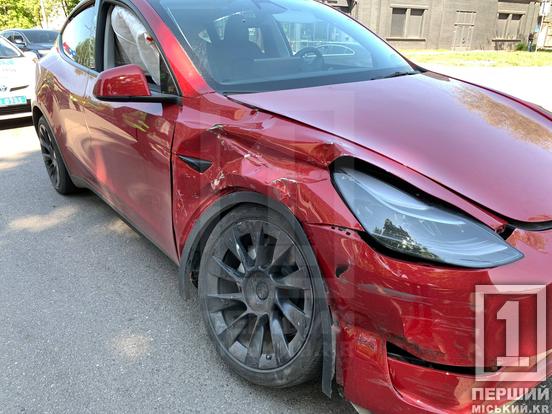 Tesla проти Jeep: масштабна аварія з вогнем у центрі міста3