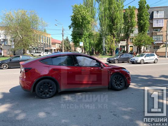 Tesla проти Jeep: масштабна аварія з вогнем у центрі міста4