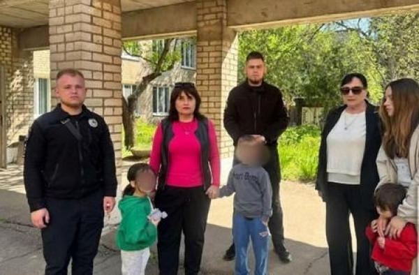 У Кривому Розі під час перевірки вилучили одразу чотирьох дітей, які перебували у небезпечних умовах проживання1