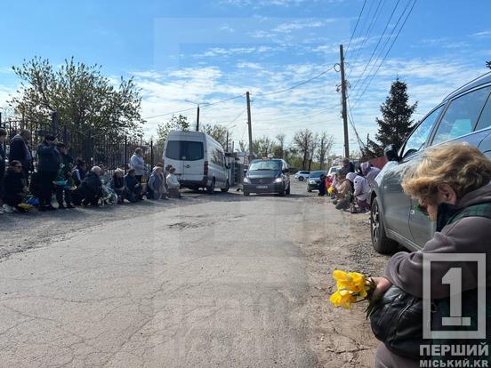 У Кривому Розі попрощалися із бійцем «Айдару» Максимом Дедковим2