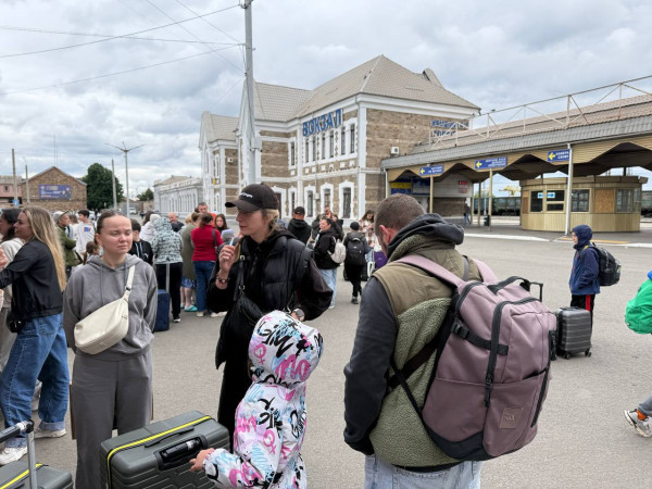 У Кривому Розі повідомляють про можливе замінування залізничного вокзалу