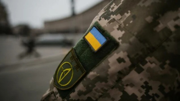 У мережі поширили відео, на якому зафіксовано побиття військовослужбовця 155-ї бригади ЗСУ: прокуратура вже відкрила кримінальне провадження за цим фактом0