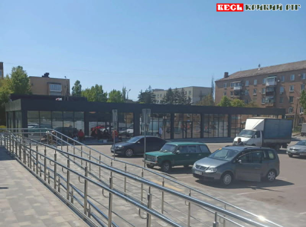 Майже готове одне крило МАФів поблизу АТБ на Юності в Кривому Розі