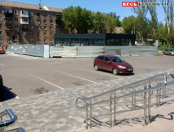 До АТБ на Юності прибудовують два крила МАФів в Кривому Розі