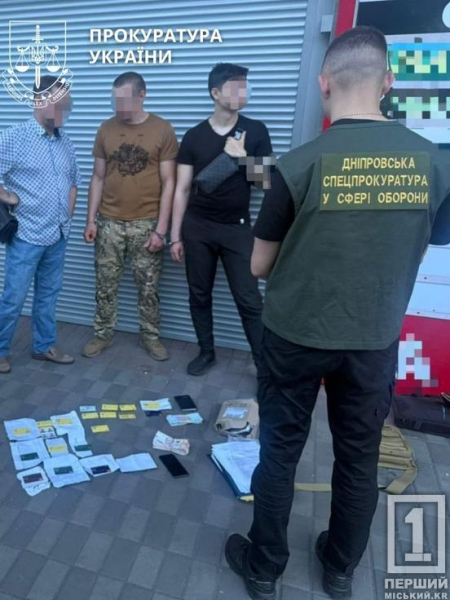 Вимагали гроші з підлеглих: на Дніпропетровщині затримали двох військових командирів