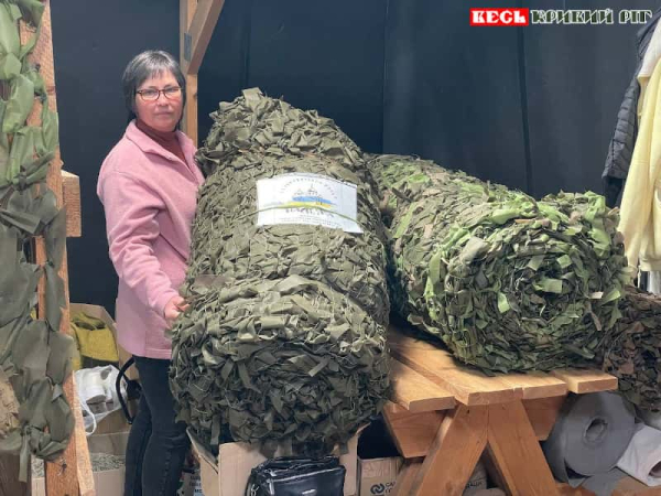 Маскувальні сітки сплели волонтери Наснаги в Кривому Розі