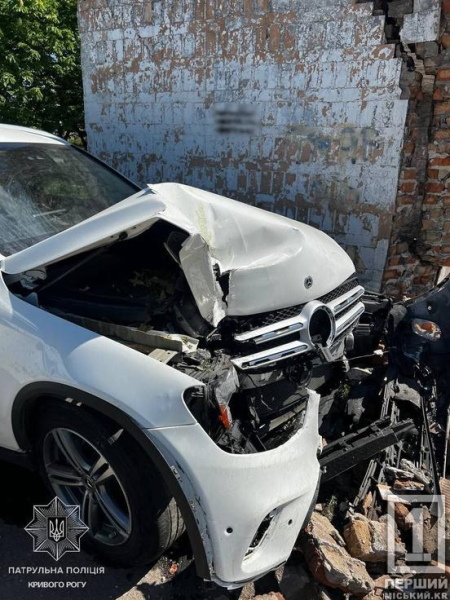 Врізалася в зупинку, а потім вирішила випити: стали відомі нові подробиці ДТП на Змичці2