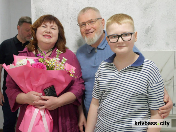 Втратили дім через війну: у Кривому Розі сім’ї переселенців вручили ключі від нового житла