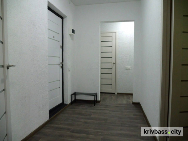 Втратили дім через війну: у Кривому Розі сім’ї переселенців вручили ключі від нового житла