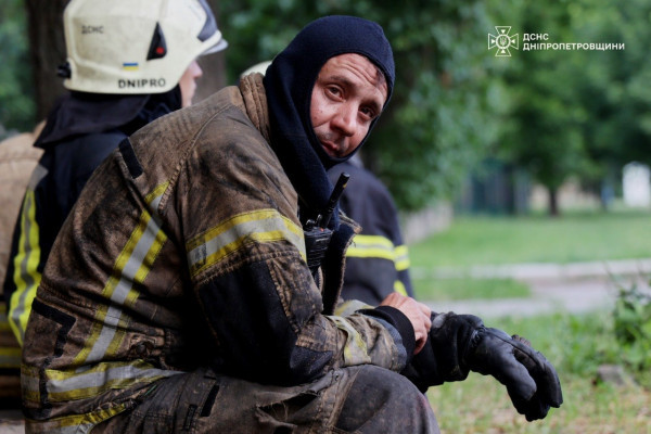 ДСНС Дніпропетровщини ліквідувала масштабну пожежу після обстрілу