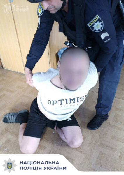 Криворізькі поліцейські затримали чоловіка, який приніс до лікарні гранату