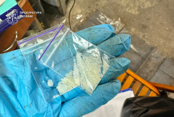 Метамфетамін ховали серед продуктів: на Дніпропетровщині викрили трьох підозрюваних у наркоторгівлі