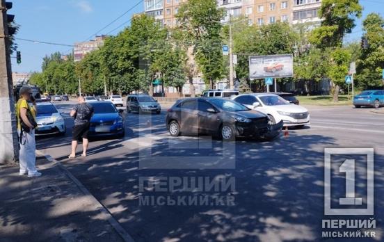 Не встиг розвернутися: у Кривому Розі на дорозі до 95-го кварталу зіштовхувалися дві іномарки