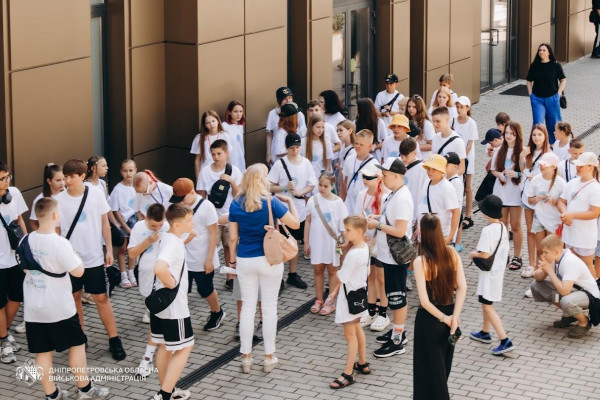 Перші 100 дітей з Дніпропетровщини вирушили на відпочинок за програмою «Карпатська зміна»