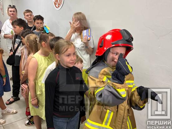 «Побачив – не чіпай»: у Кривому Розі рятувальники навчали школярів безпечної поведінки