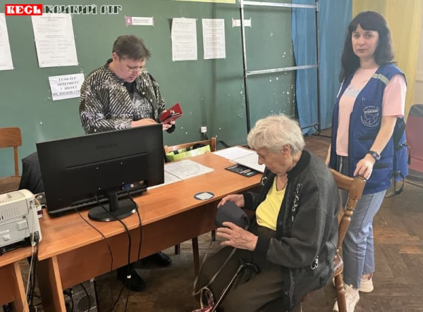 Пані Ніна з Бахмуту в офісі Проліска Кривий Ріг