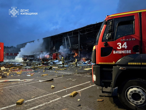У Києві триває ліквідація наслідків російських ударів, також у Харкові