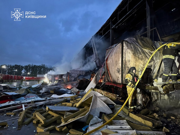 У Києві триває ліквідація наслідків російських ударів, також у Харкові