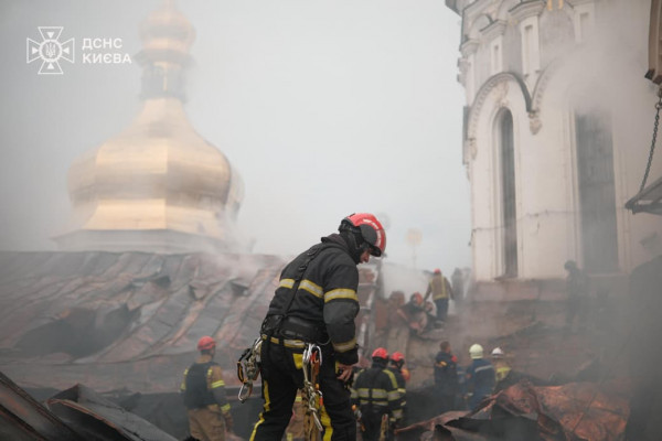 У Києві триває ліквідація наслідків російських ударів, також у Харкові