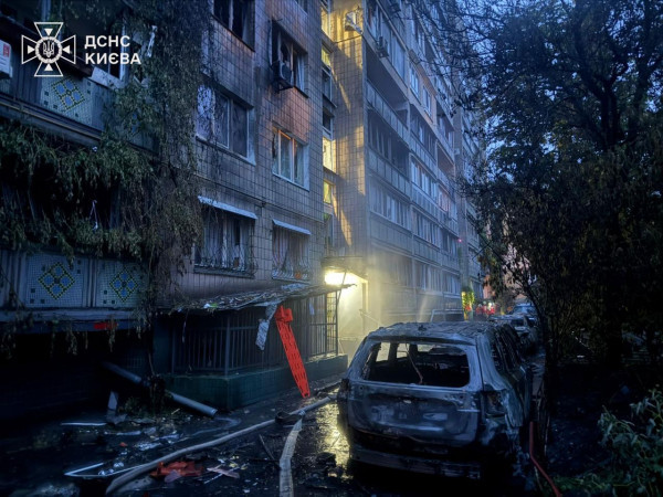 У Києві триває ліквідація наслідків російських ударів, також у Харкові