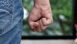 У Кривому Розі на 17 кварталі невідомі побили чоловіка
