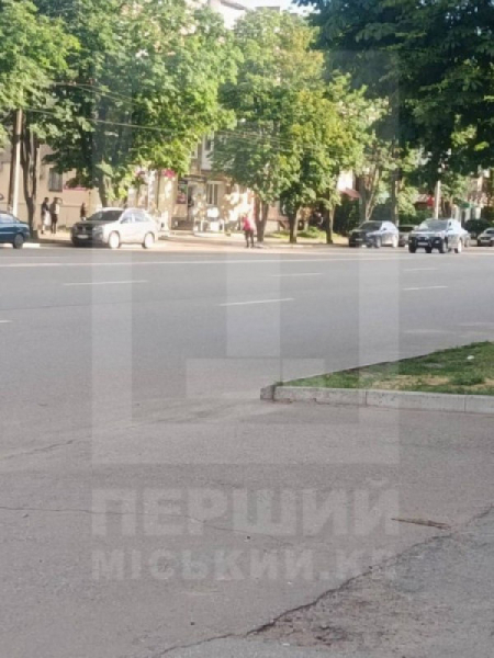 У Кривому Розі на вулиці Сергія Колачевського, в районі 8-ї лікарні, автомобіль на смерть збив дитину