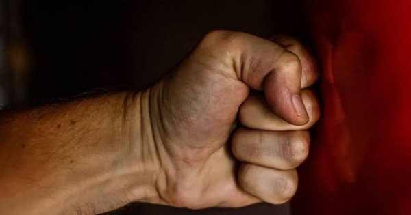 У Покровському районі Кривого Рогу триває конфлікт між сусідами: жінка заявляє про погрози та переслідування