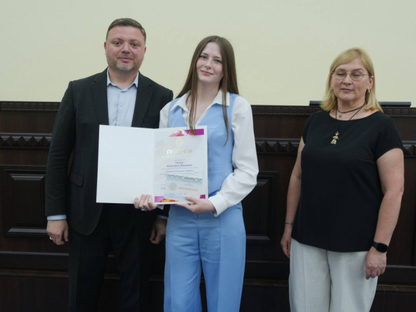 Випуск-2026: у Кривому Розі відмінники навчання отримали заслужені відзнаки
