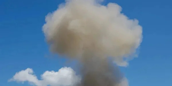 Ворог атакував Дніпро: пошкоджено підприємство, є постраждалі