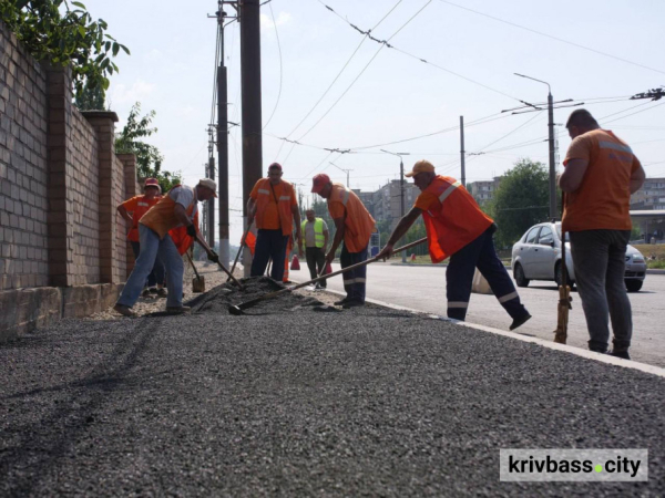 Дорожні роботи у Кривому Розі тривають: як оновлюють мікрорайон Зарічний