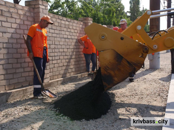 Дорожні роботи у Кривому Розі тривають: як оновлюють мікрорайон Зарічний