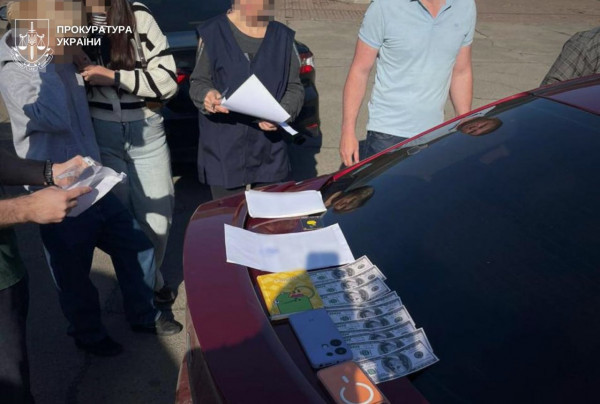 Фіктивна інвалідність за 4000 доларів: на Дніпропетровщині судитимуть двох сестер
