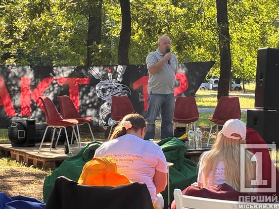 «Любіть маму, їжте кашу, любіть Україну»: криворіжці зустрілися з бійцями підрозділу «Контакт 12»