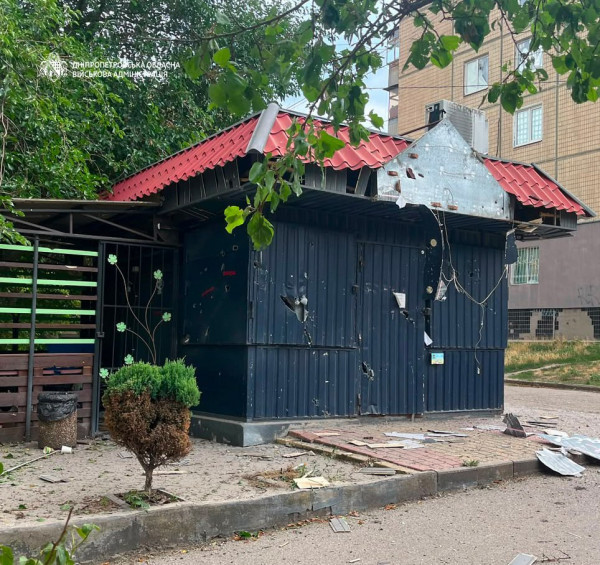Майже 50 разів ворог атакував три райони Дніпропетровщини: двоє людей загинули, троє дістали поранень