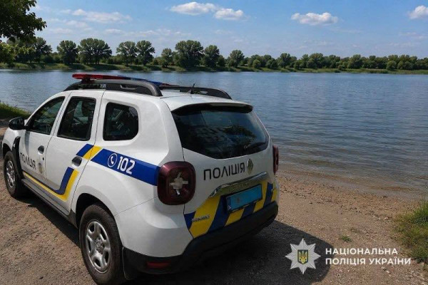 На Дніпропетровщині правоохоронці разом з працівниками ДСНС врятували 15-річного хлопця з водойми