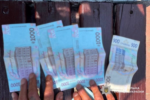 На Дніпропетровщині затримали рецидивіста, який обікрав відвідувача кафе та свого знайомого