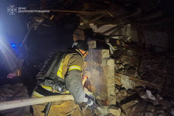 Зруйнований російською ракетою будинок у Радушному - фото ДСНС Дніпропетровщини