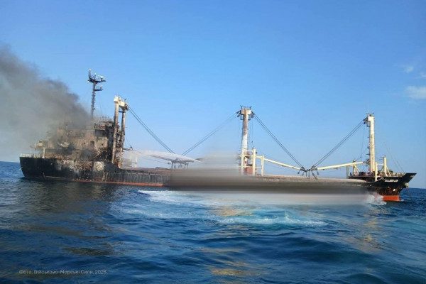Неподалік Одеси росіяни атакували іноземне судно з зерном – 6 моряків загинули, серед них українець