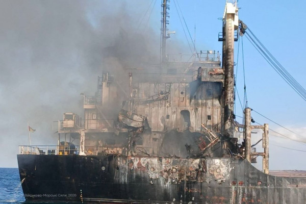 Неподалік Одеси росіяни атакували іноземне судно з зерном – 6 моряків загинули, серед них українець