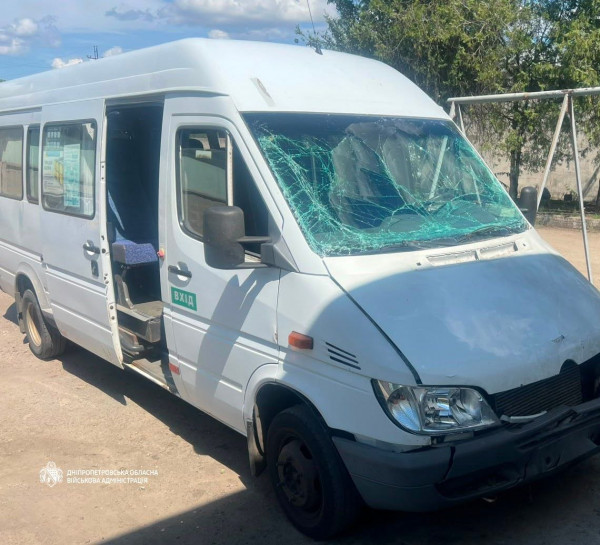 Понад 40 разів ворог атакував три райони Дніпропетровщини: двоє людей дістали поранень