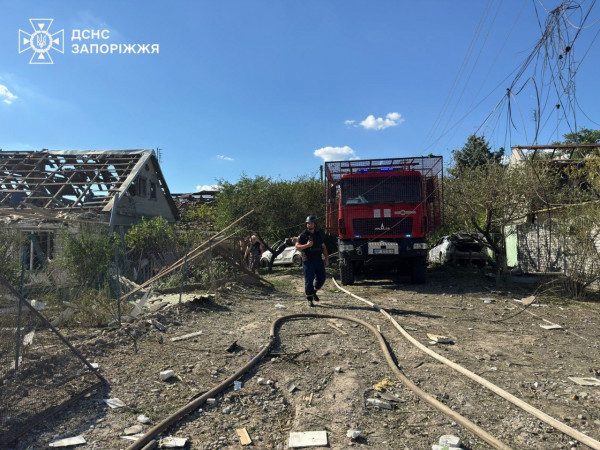 Російські війська завдали ударів керованими авіабомбами по Запоріжжю та передмістю: семеро людей травмовано, серед них — дитина