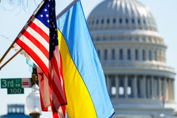 Сотні тисяч українців у США могли втратити право на роботу – суд тимчасово зупинив рішення