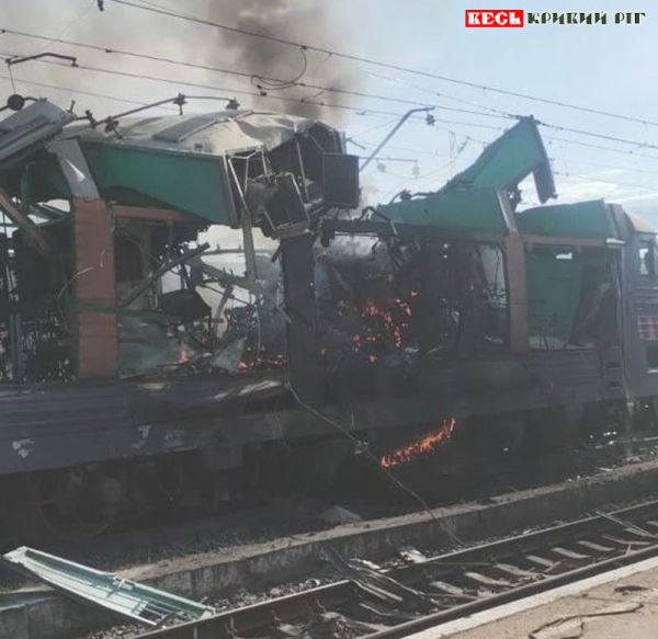 Шахед знищив тепловоз пасажирського потягу в Криворізькому районі
