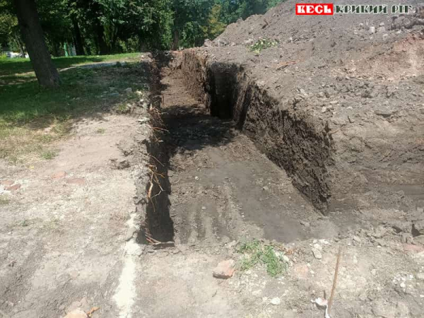 Рівчак на місці Танцмайданчик Кристал в парку Мершавцева в Кривому Розі