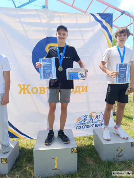 Здобули головний кубок для рідного міста: криворізькі воркаутери підкорили змагання у Жовтих Водах