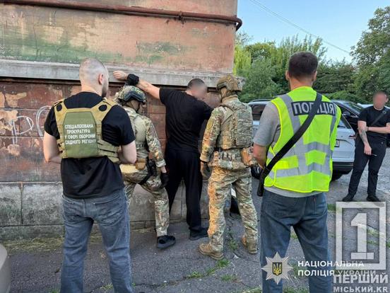 Змінювали номери на службовому авто: у Дніпрі затримали працівників ТЦК, які вимагали гроші за «відкуп» від служби