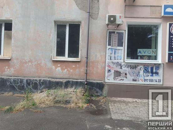 Звільняють вулиці від безладу: у Металургійному та Саксаганському районах демонтували 18 незаконних рекламних конструкцій